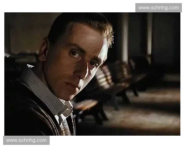 《探秘英雄联盟解说的幕后故事与成长历程，揭秘他们的职业之路与心路历程》